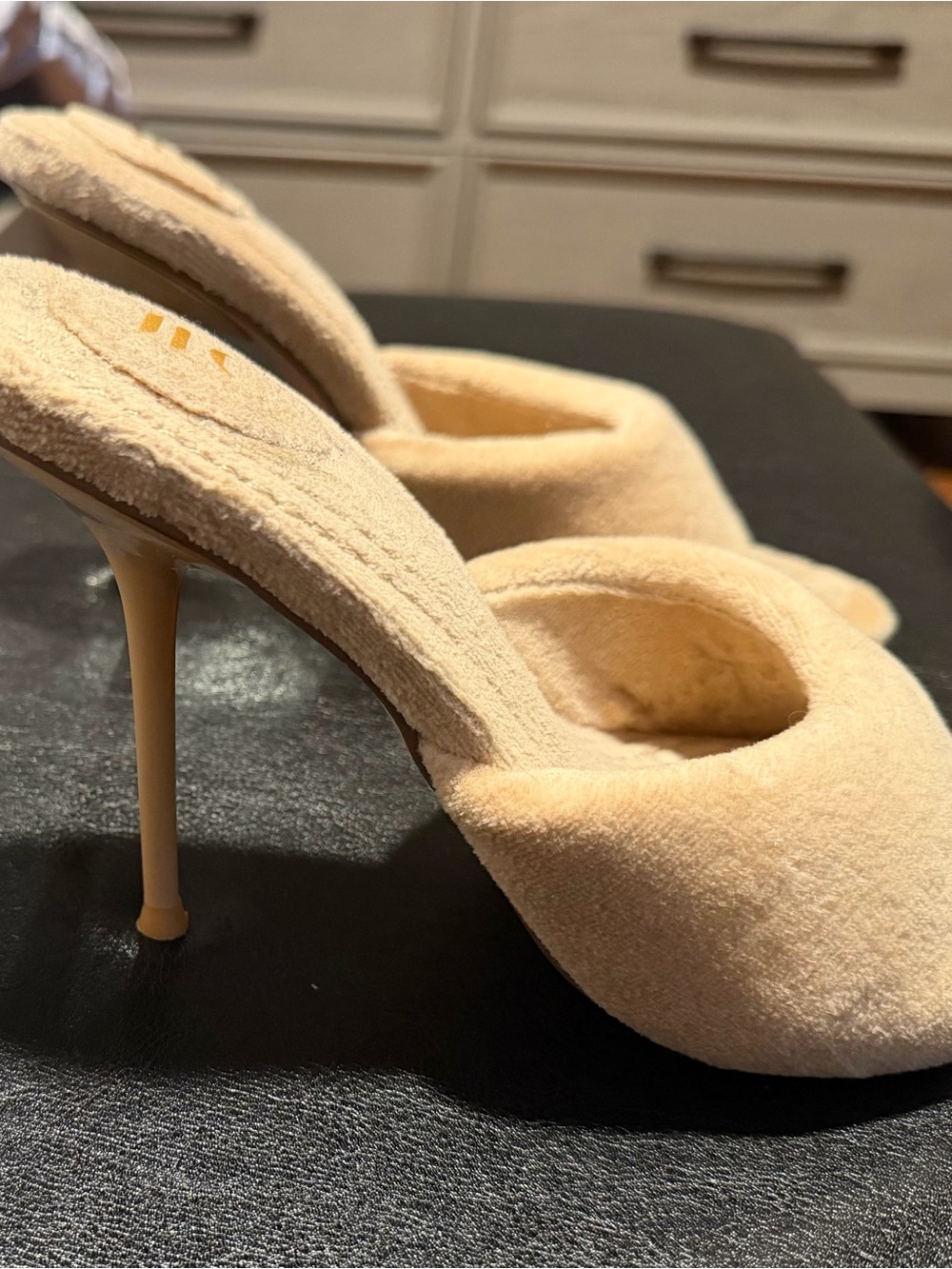 NWOT Jennifer Lopez Beige/Cream Plush Stiletto Mules Size 7
